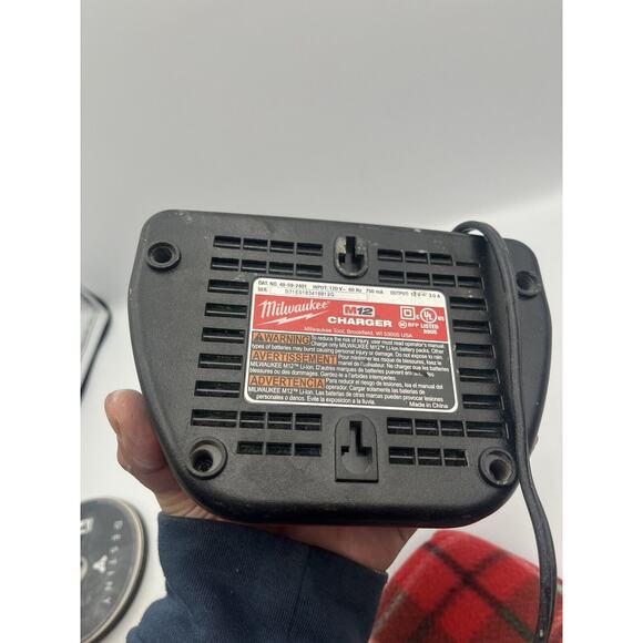 Genuine OEM Milwaukee 48-59-2401 M12 12V Lith Ion Battery Charger 12 Volt Tested - Picture 4 of 4